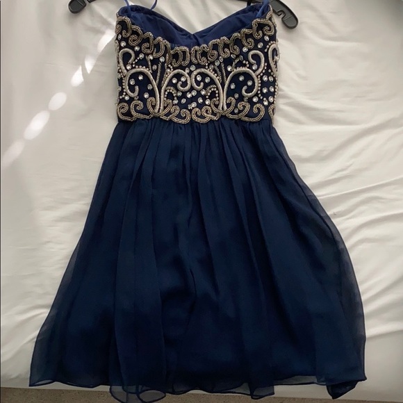 Sean Collection Prom/Homecoming Dress - Picture 4 of 5